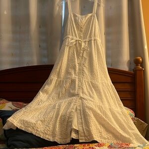 NWT…Gap White Eyelet Maxi Dress. Size 14